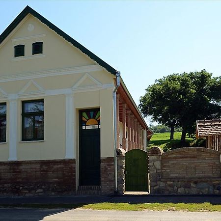 Zengőalja Vendégház Hotel Erzsébet Kültér fotó