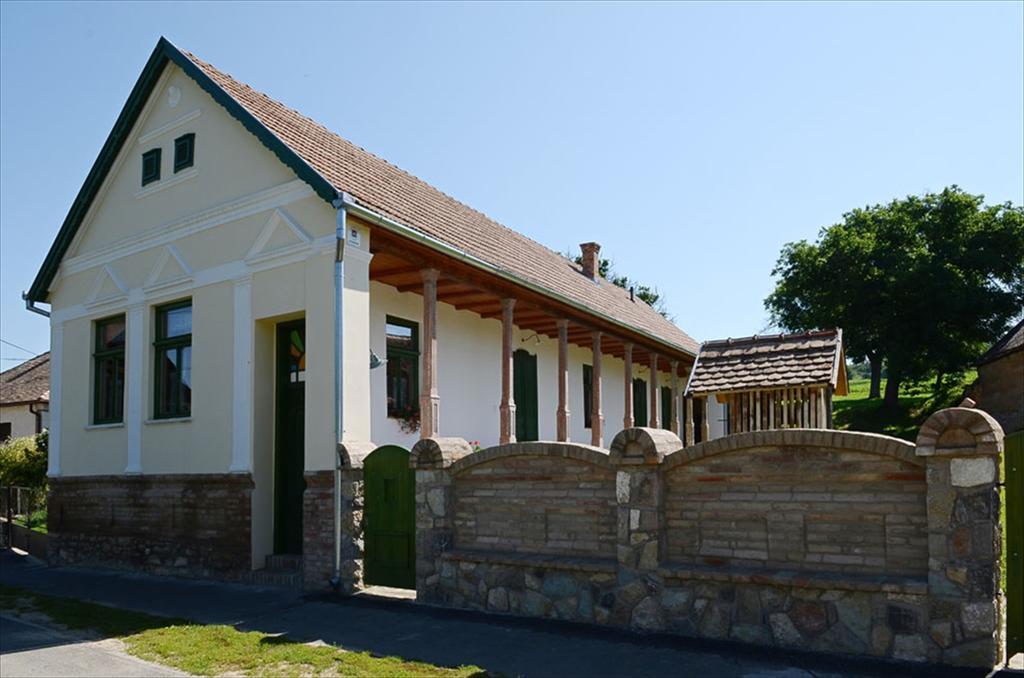 Zengőalja Vendégház Hotel Erzsébet Kültér fotó