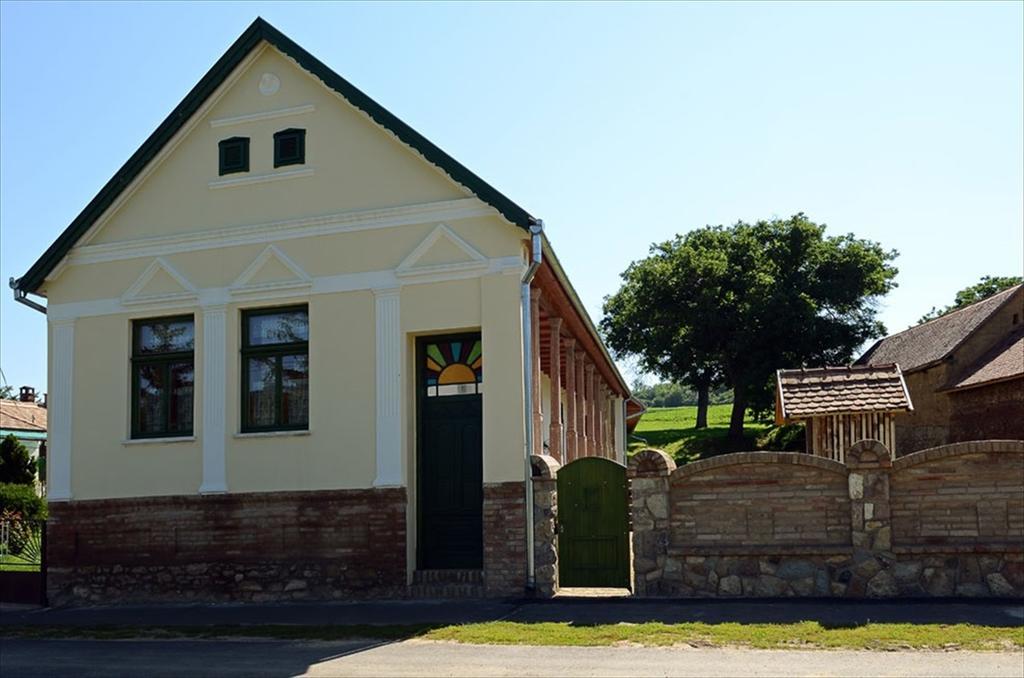 Zengőalja Vendégház Hotel Erzsébet Kültér fotó