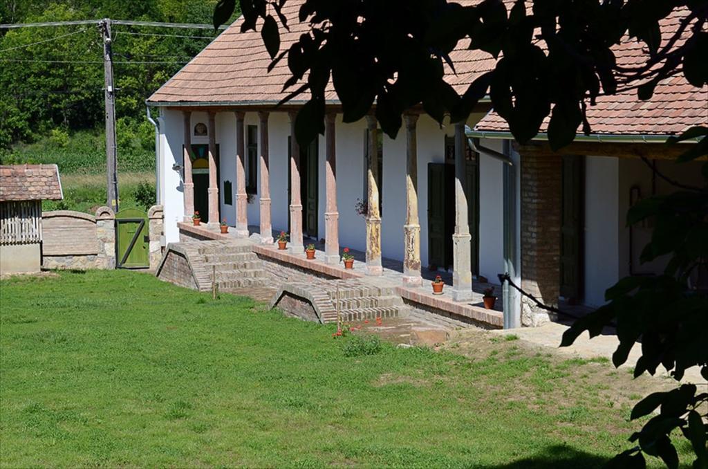 Zengőalja Vendégház Hotel Erzsébet Kültér fotó