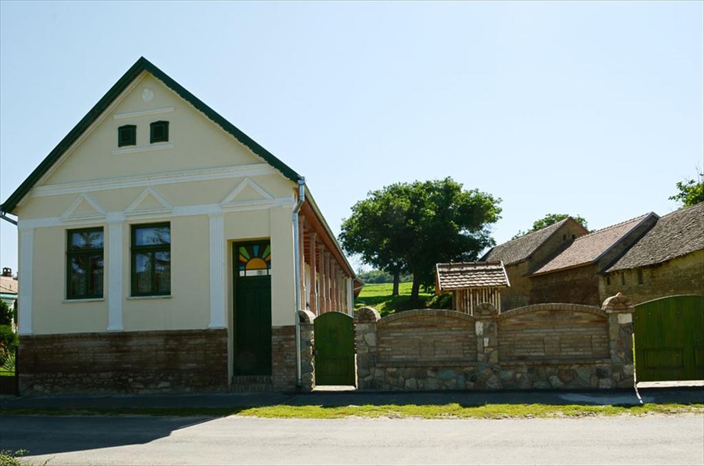 Zengőalja Vendégház Hotel Erzsébet Kültér fotó